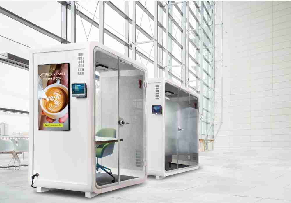 尊龙集团子公司达擎之智慧行动办公舱，，采用PDLC智能调光玻璃设计，，，，透过通电与断电的电流切换，，，呈现透明与雾面效果，，具节能降耗特性并兼顾隐私，，确保信息安全