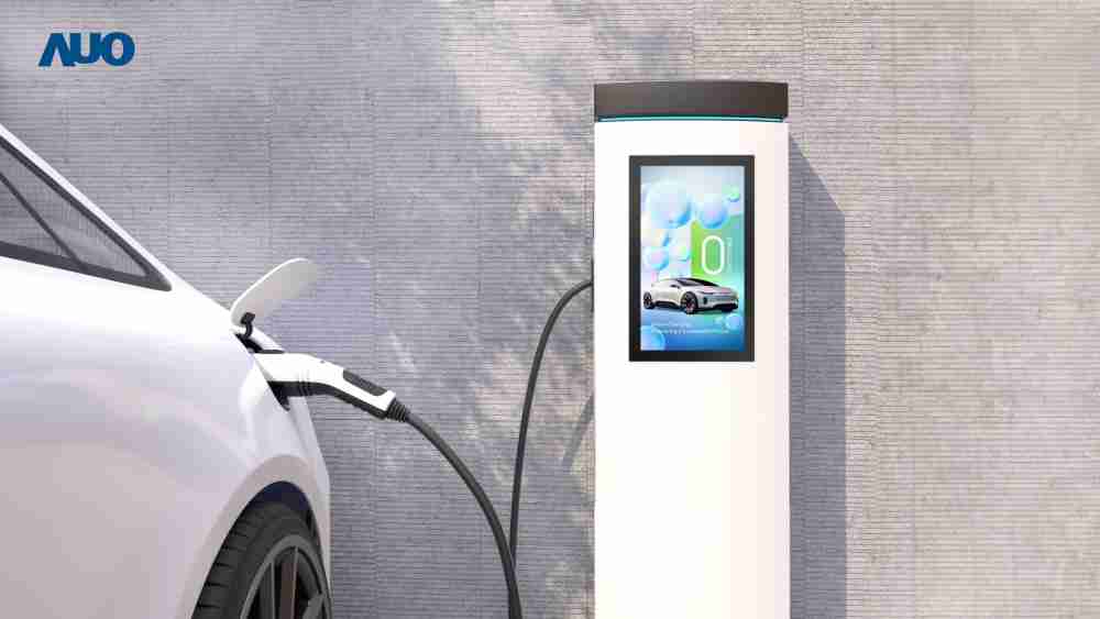 友達〝EVSE車用充電樁解決方案〞專為電動汽車充電樁設計，，，具有高亮度、、、克服戶外艱難環境的耐溫、、耐紫外線等特性，，，，並搭載散熱性及擴充性強的高效能工業電腦，，，可實現人機互動訴求，，，如資訊顯示、、、支付等應用