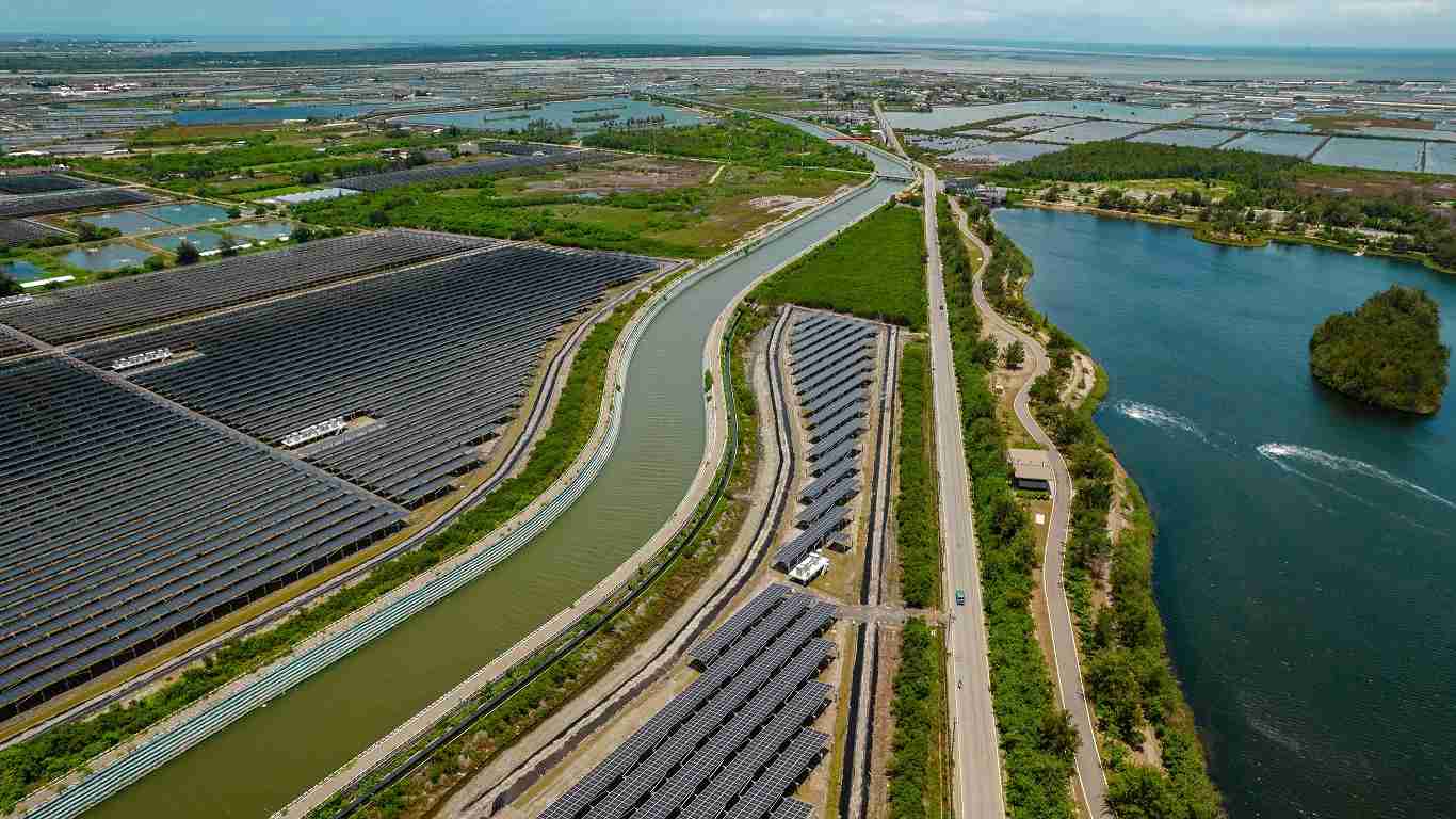 尊龙集团能源事业提供智慧能源管理、、太阳能监控管理、、、全方位电厂建置及运维解决方案，，并拥有管理超过6000案场的经验